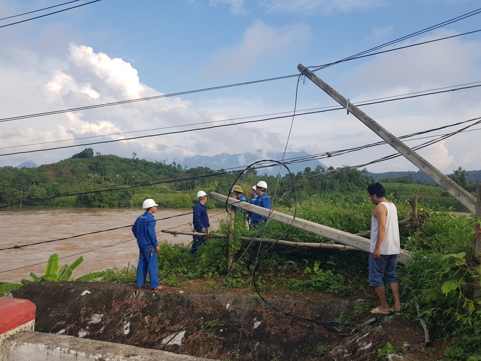 VNPT Hà Giang khắc phục thiên tai sau lũ VNPT Hà Giang khắc phục thiên tai sau lũ